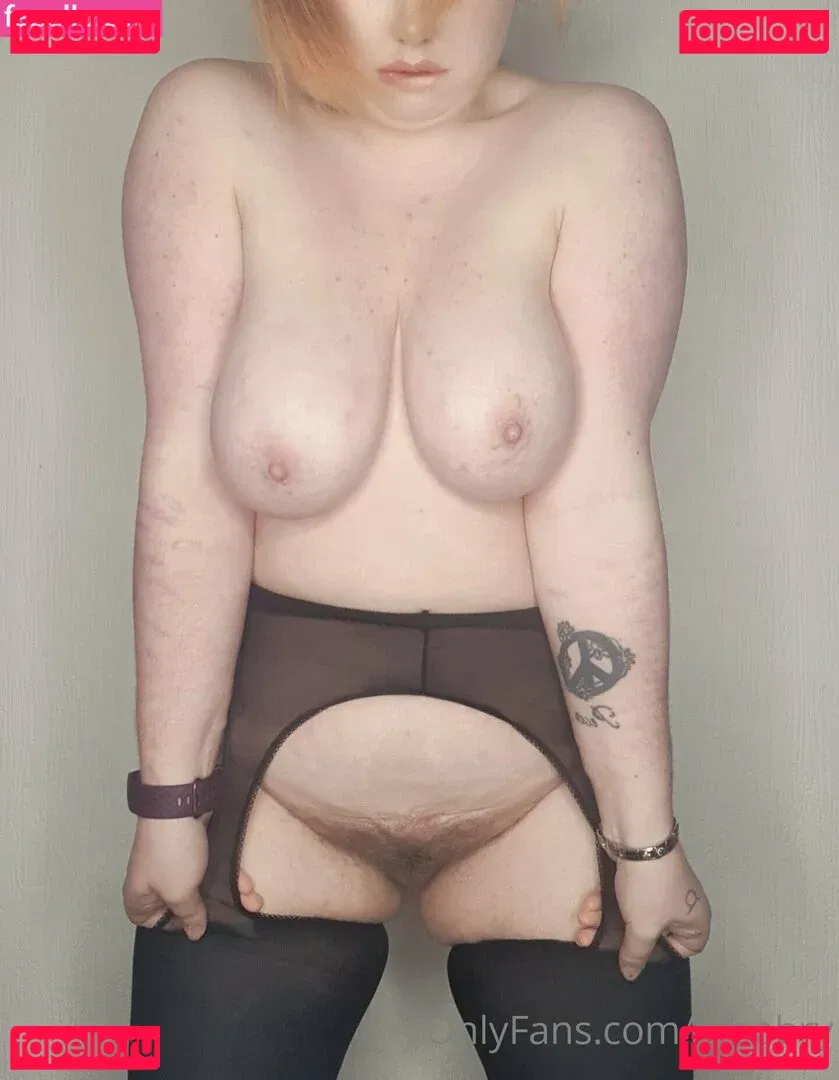 maebry Onlyfans Photo Gallery 