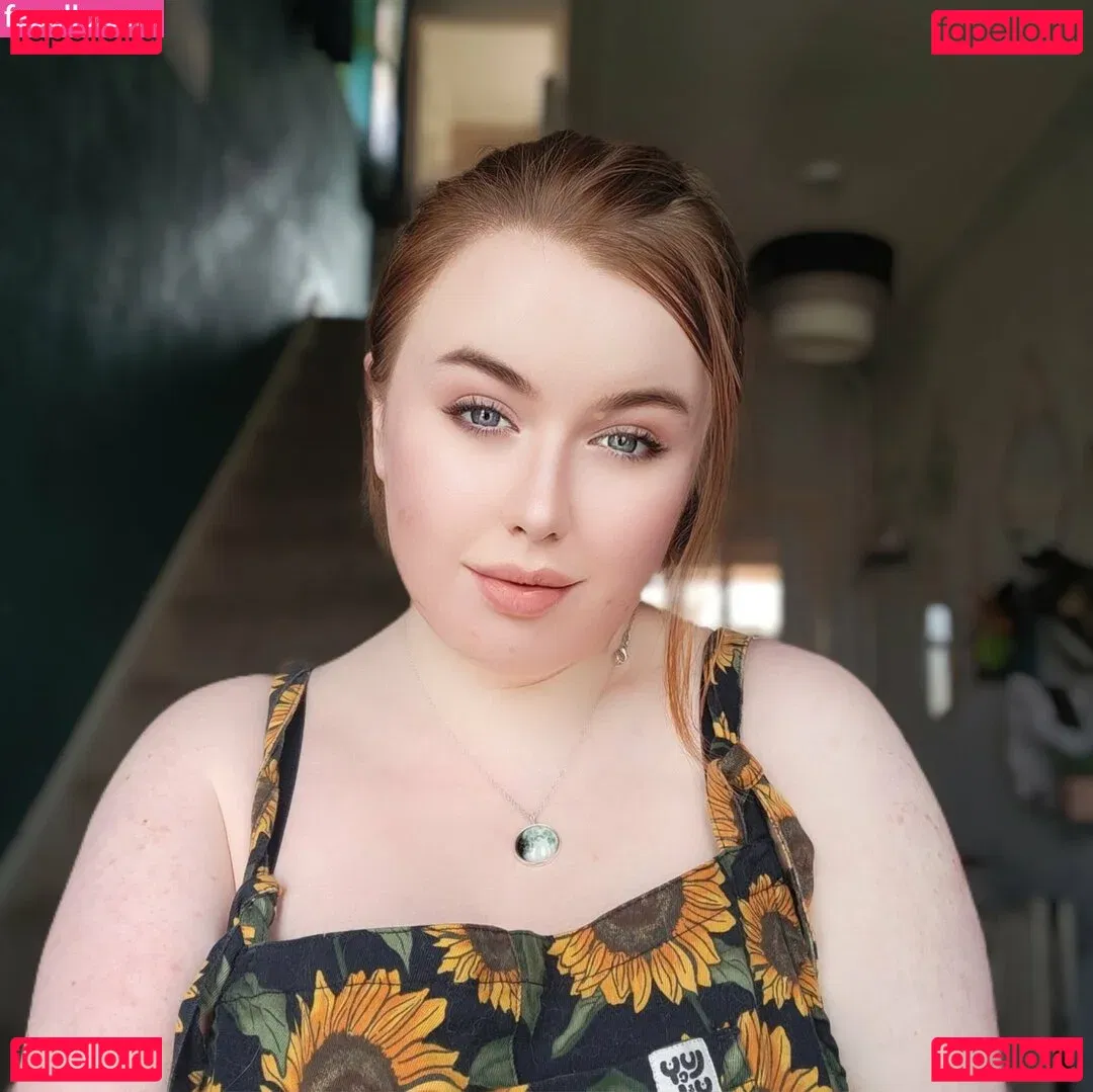 maebry Onlyfans Photo Gallery 