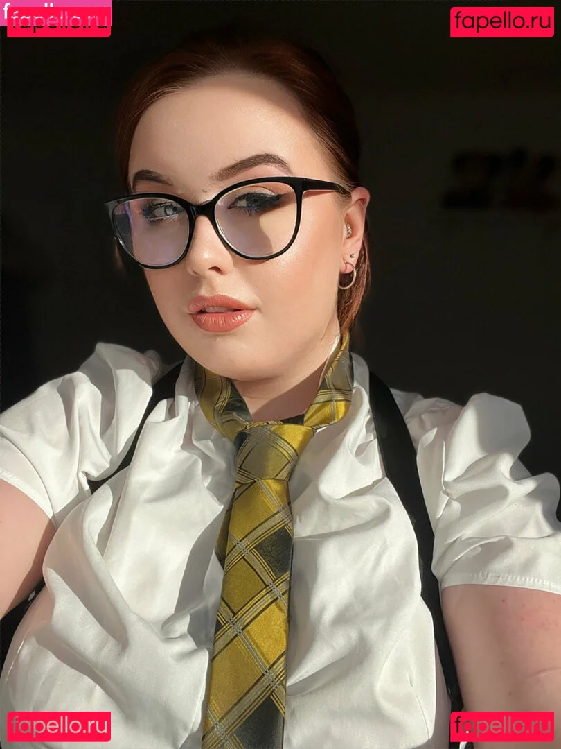 maebry Onlyfans Photo Gallery 