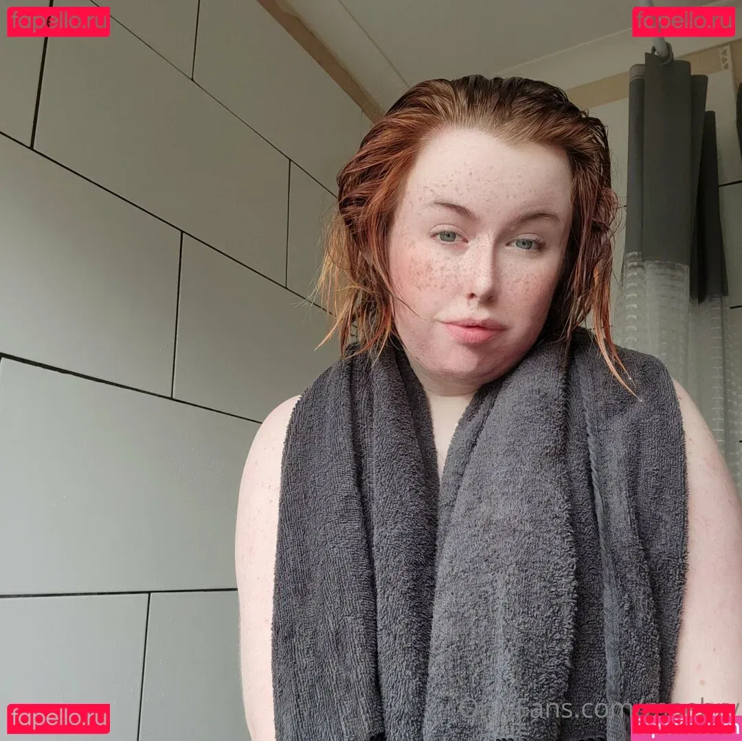 maebry Onlyfans Photo Gallery 