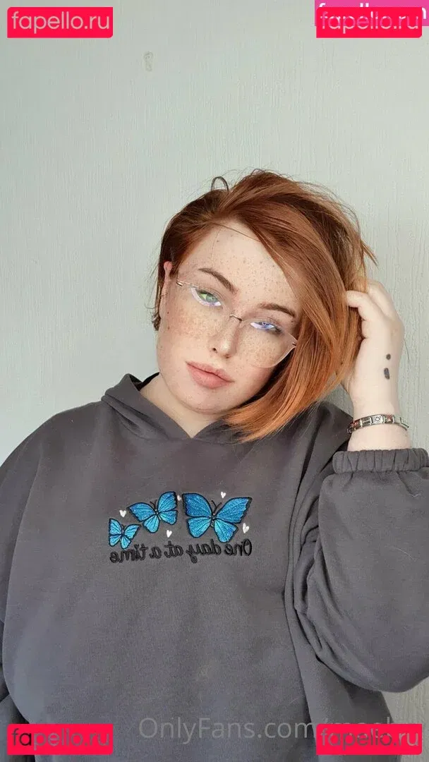 maebry Onlyfans Photo Gallery 