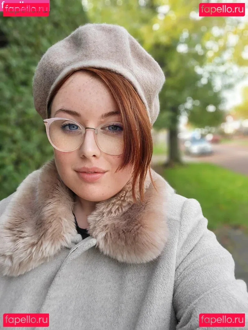 maebry Onlyfans Photo Gallery 