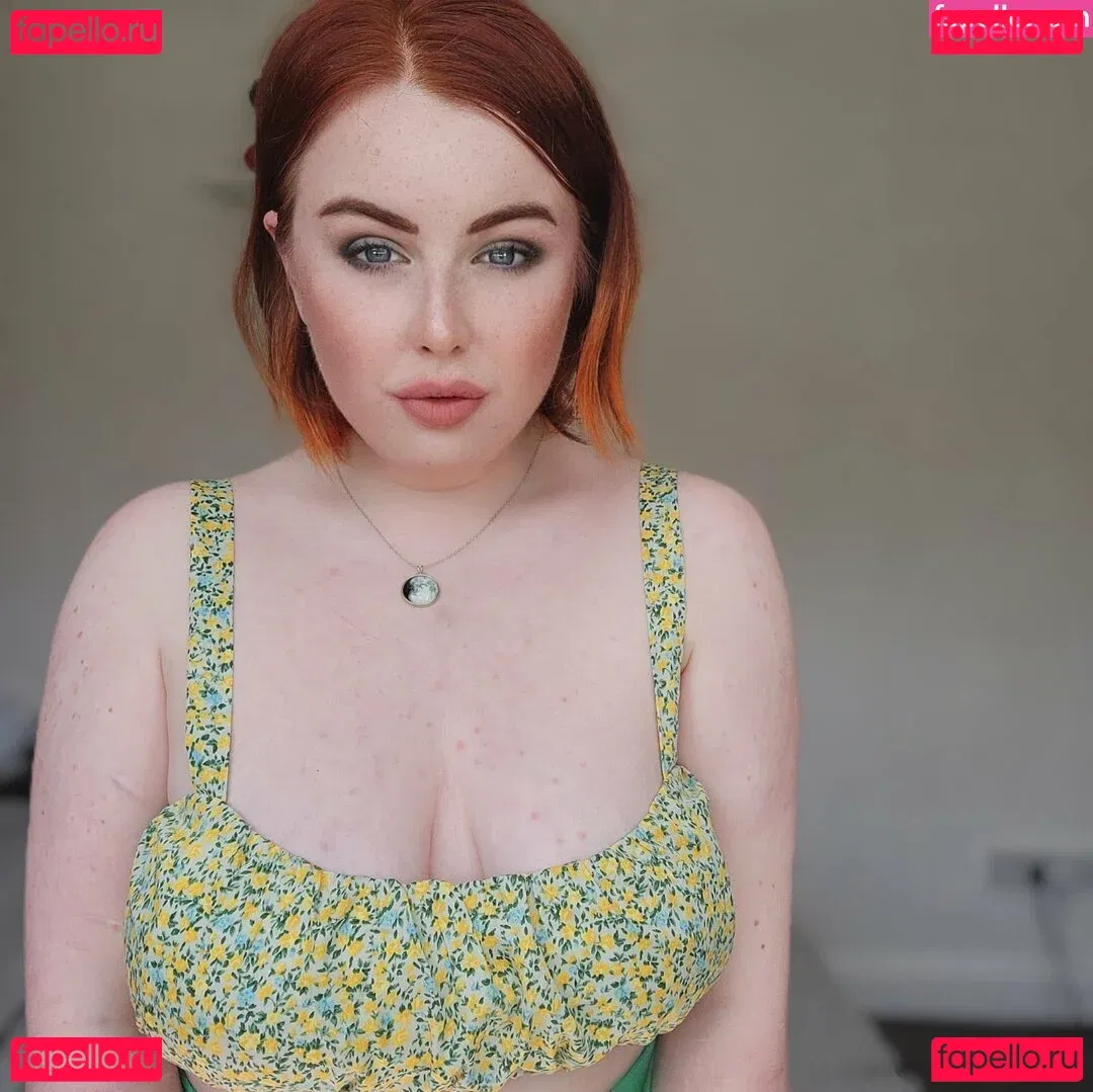 maebry Onlyfans Photo Gallery 