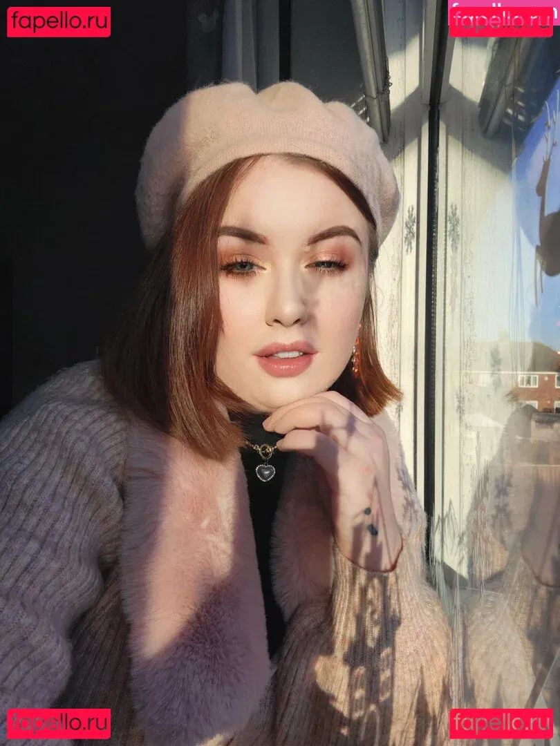 maebry Onlyfans Photo Gallery 