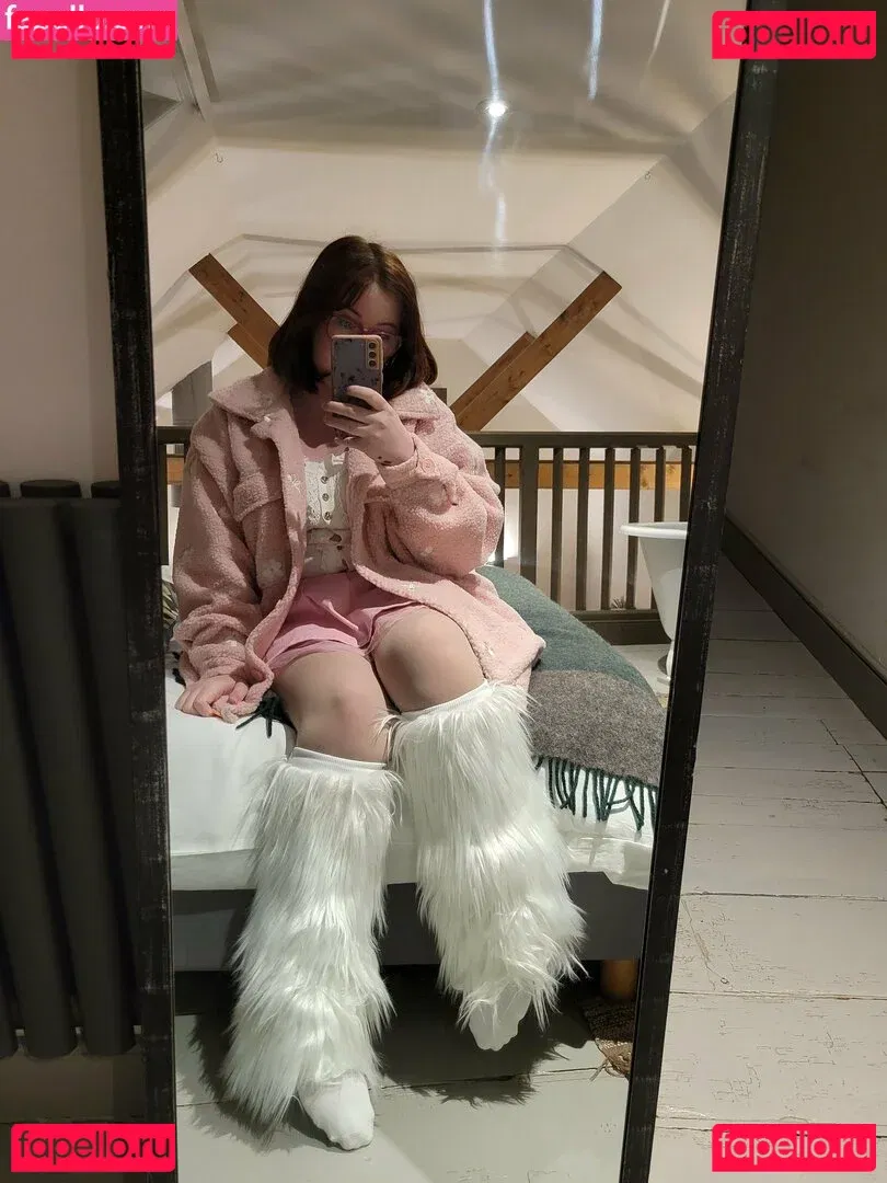 maebry Onlyfans Photo Gallery 