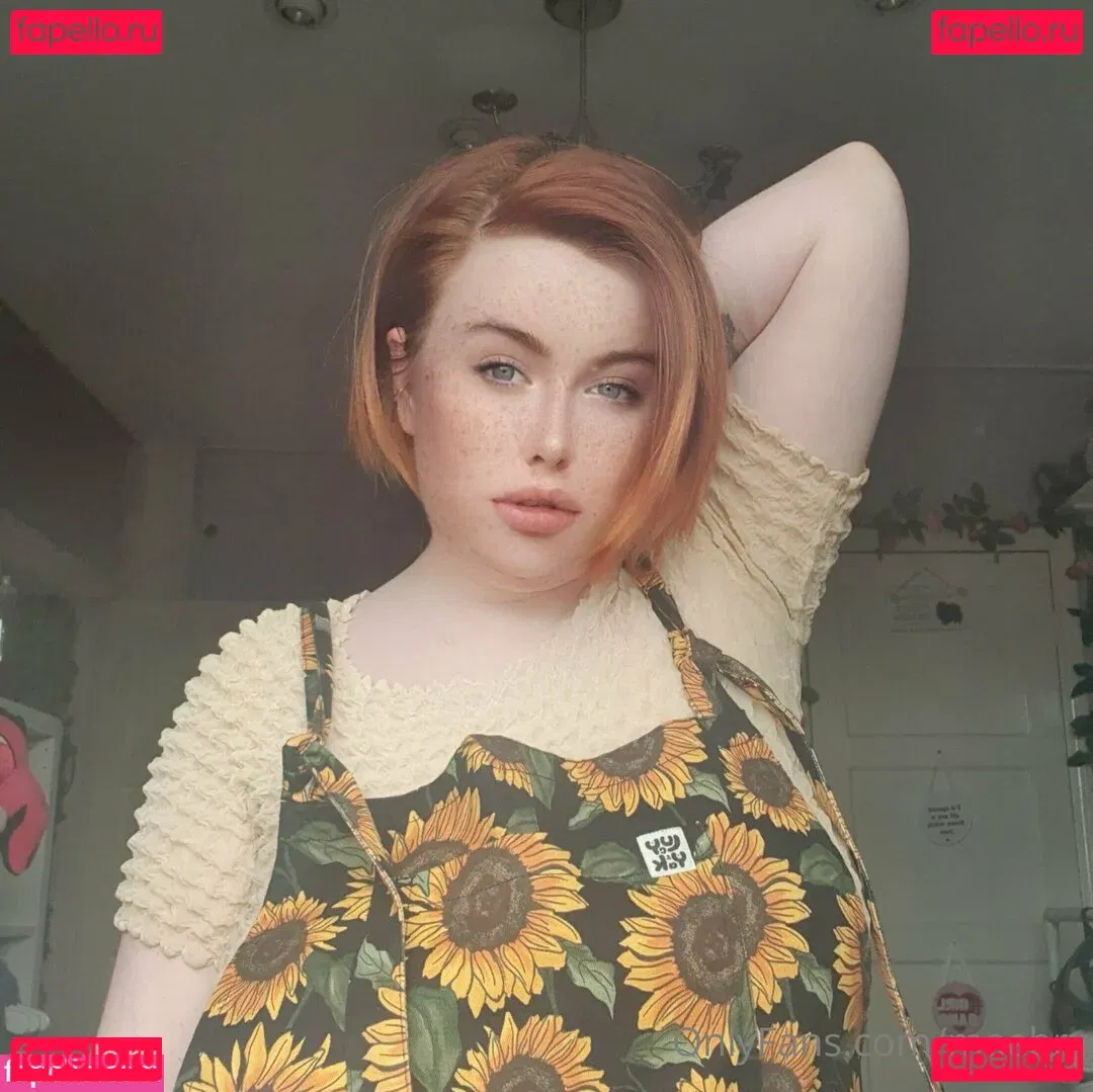 maebry Onlyfans Photo Gallery 