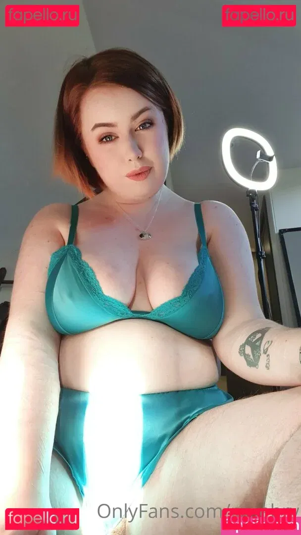 maebry Onlyfans Photo Gallery 