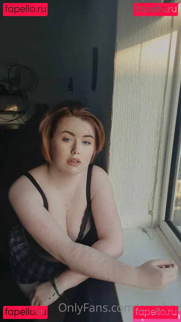 maebry Onlyfans Photo Gallery 