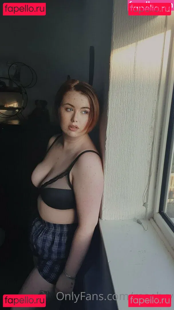 maebry Onlyfans Photo Gallery 