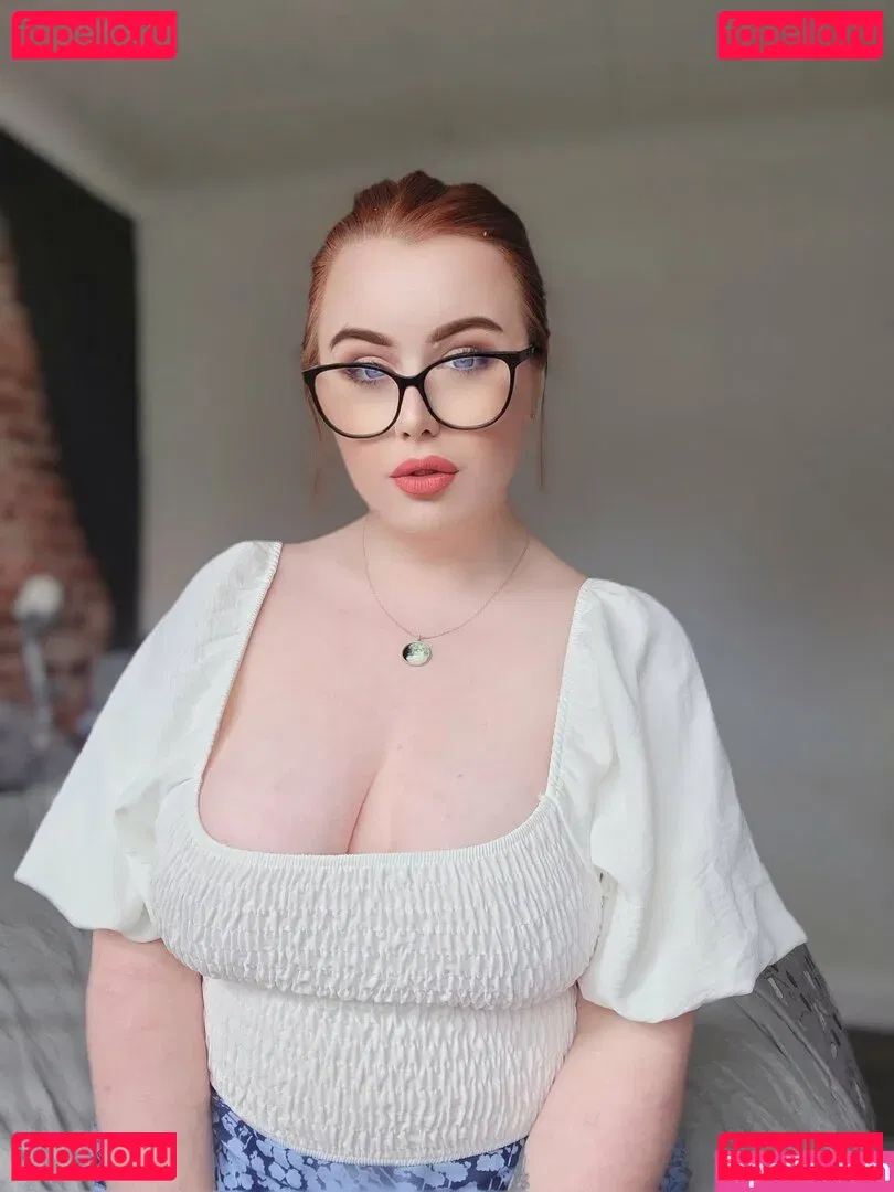 maebry Onlyfans Photo Gallery 