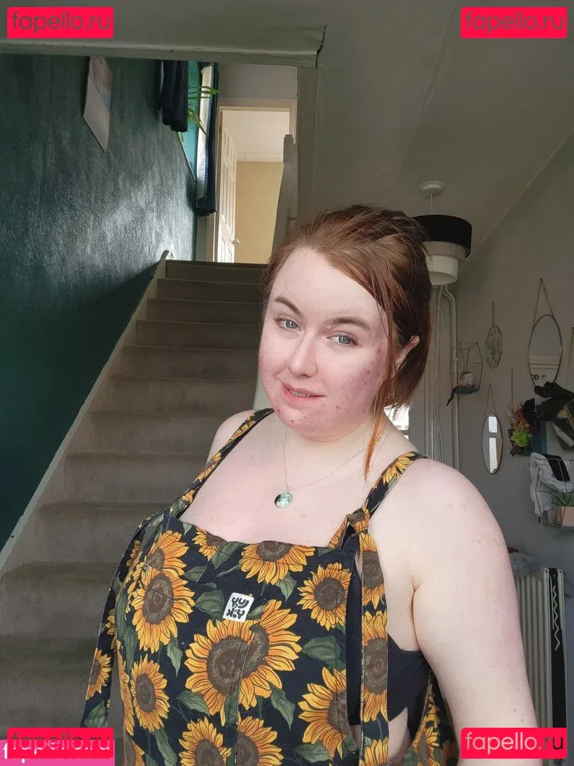 maebry Onlyfans Photo Gallery 