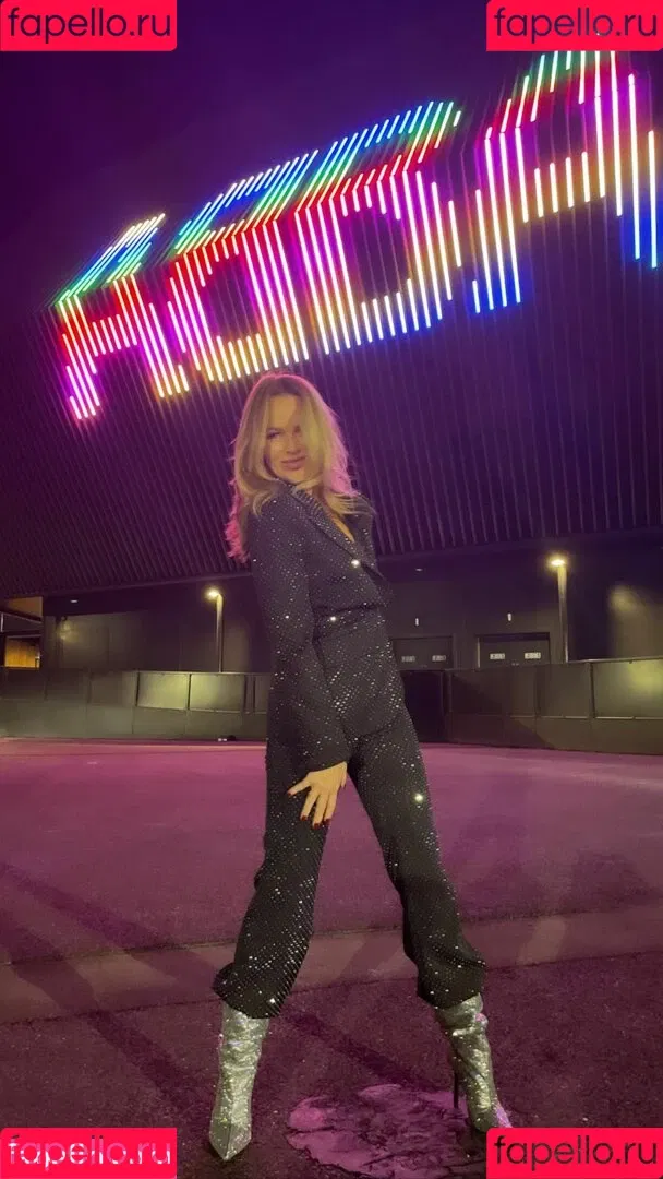 Amanda Holden Onlyfans Photo Gallery 