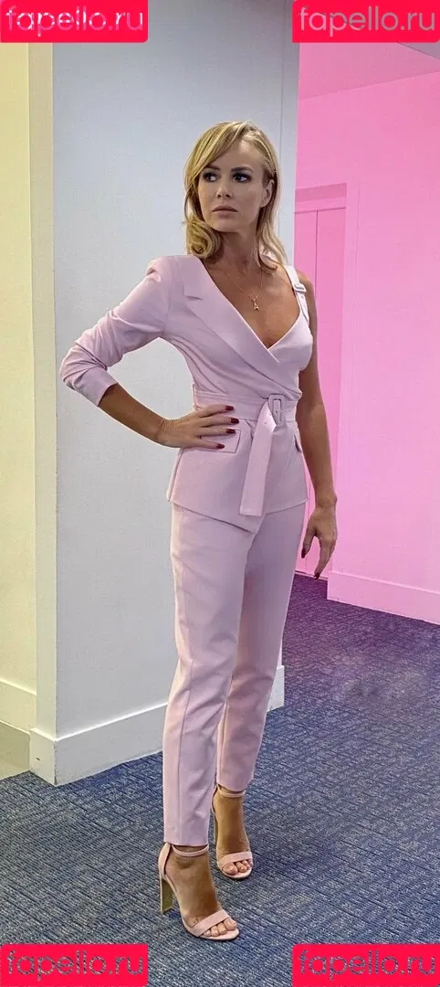 Amanda Holden Onlyfans Photo Gallery 