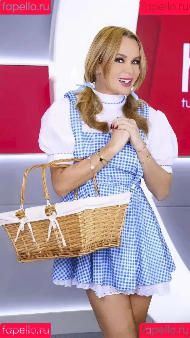 Amanda Holden Onlyfans Photo Gallery 