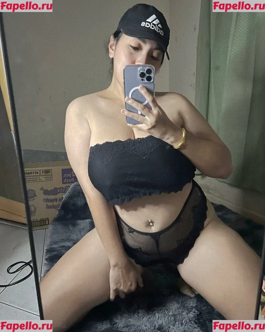 Aungsumalyn Onlyfans Photo Gallery 