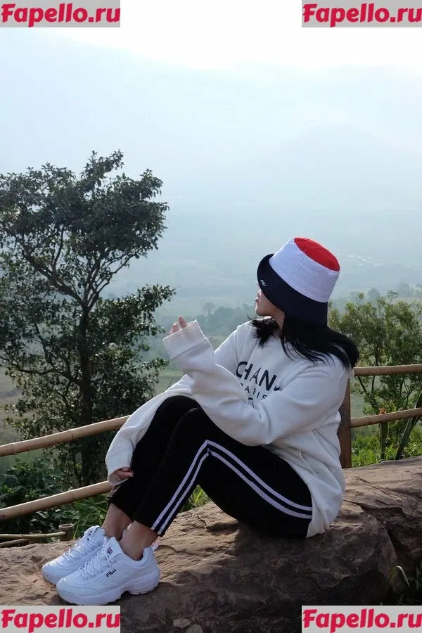 Aungsumalyn Onlyfans Photo Gallery 