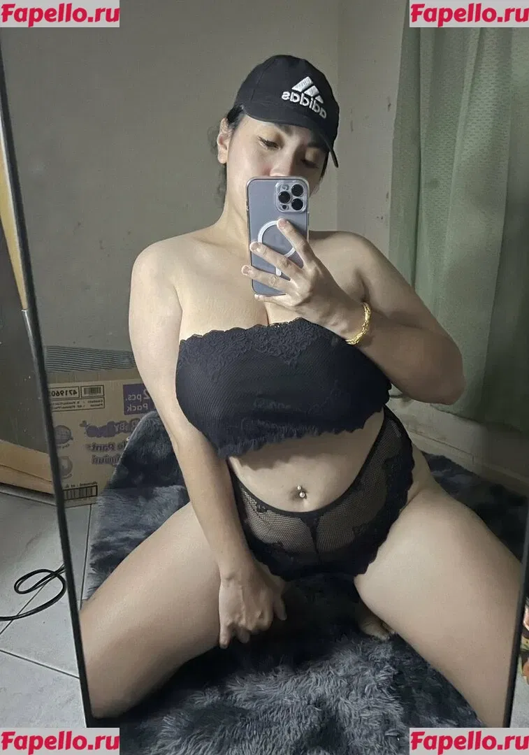 Aungsumalyn Onlyfans Photo Gallery 