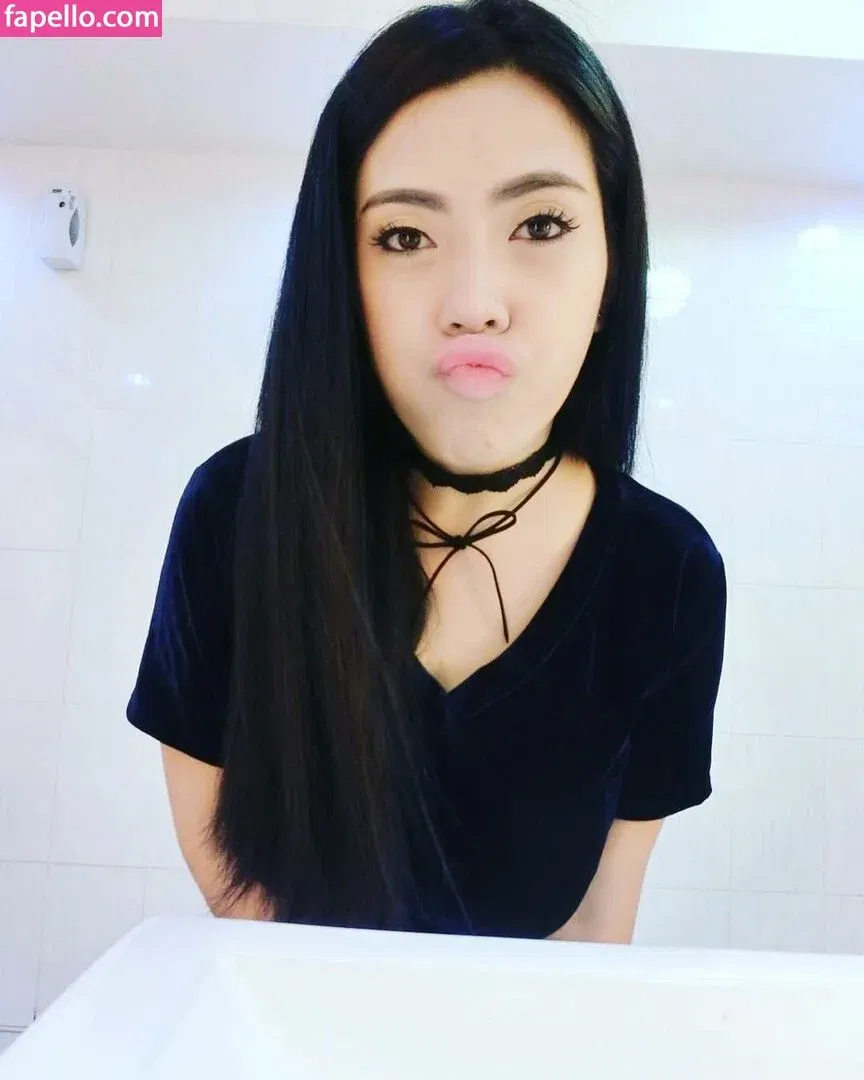 Aungsumalyn Onlyfans Photo Gallery 