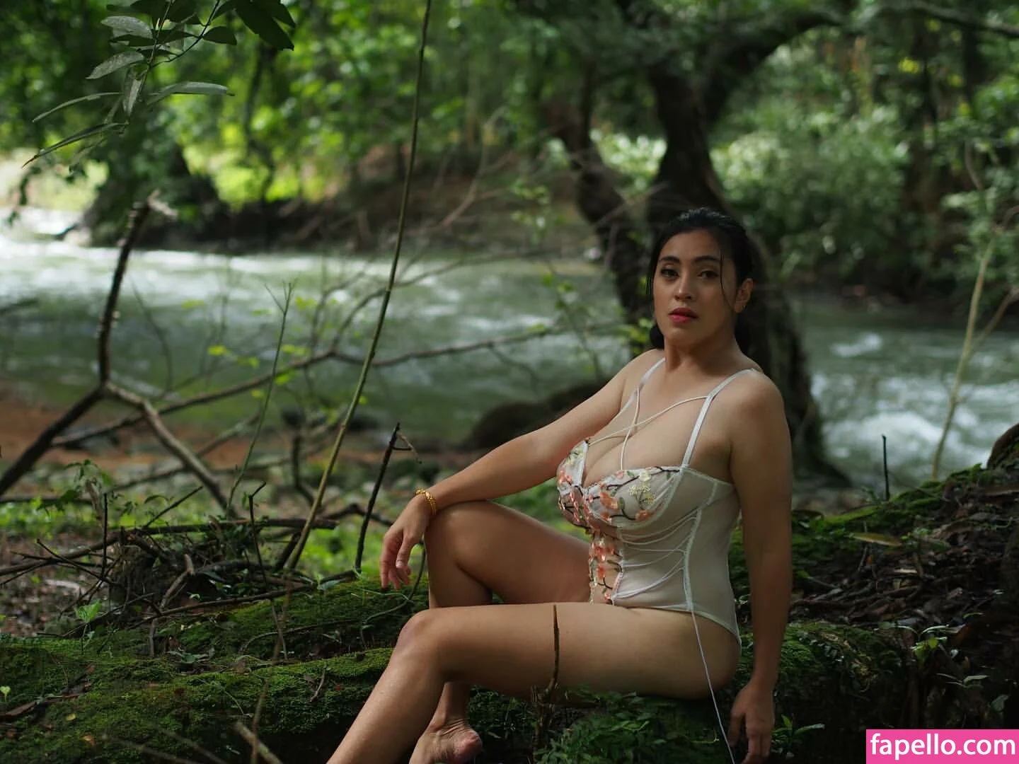 Aungsumalyn Onlyfans Photo Gallery 