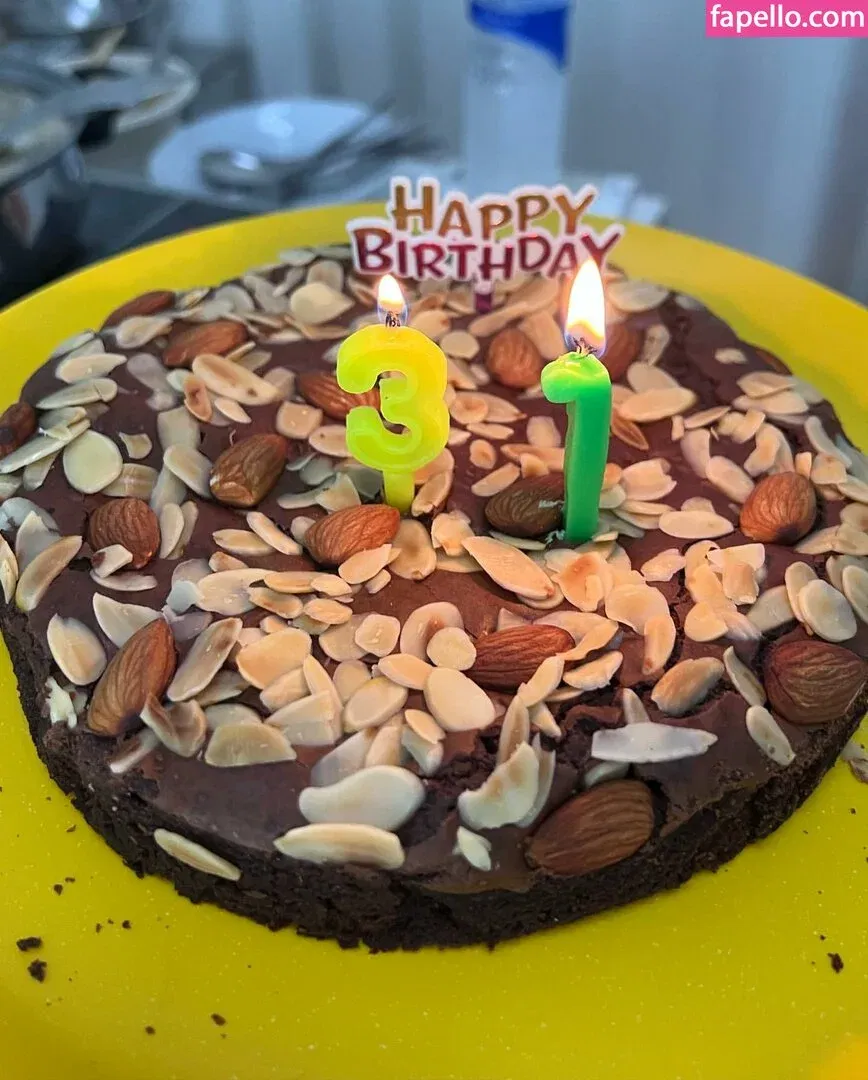 Aungsumalyn Onlyfans Photo Gallery 