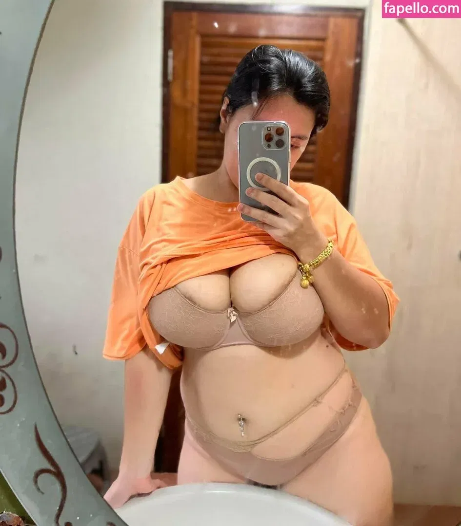 Aungsumalyn Onlyfans Photo Gallery 