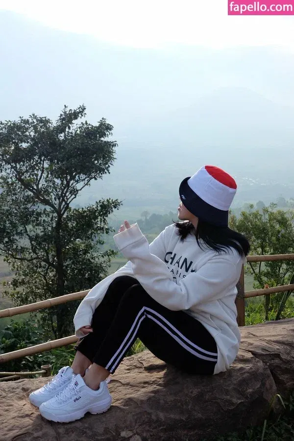 Aungsumalyn Onlyfans Photo Gallery 