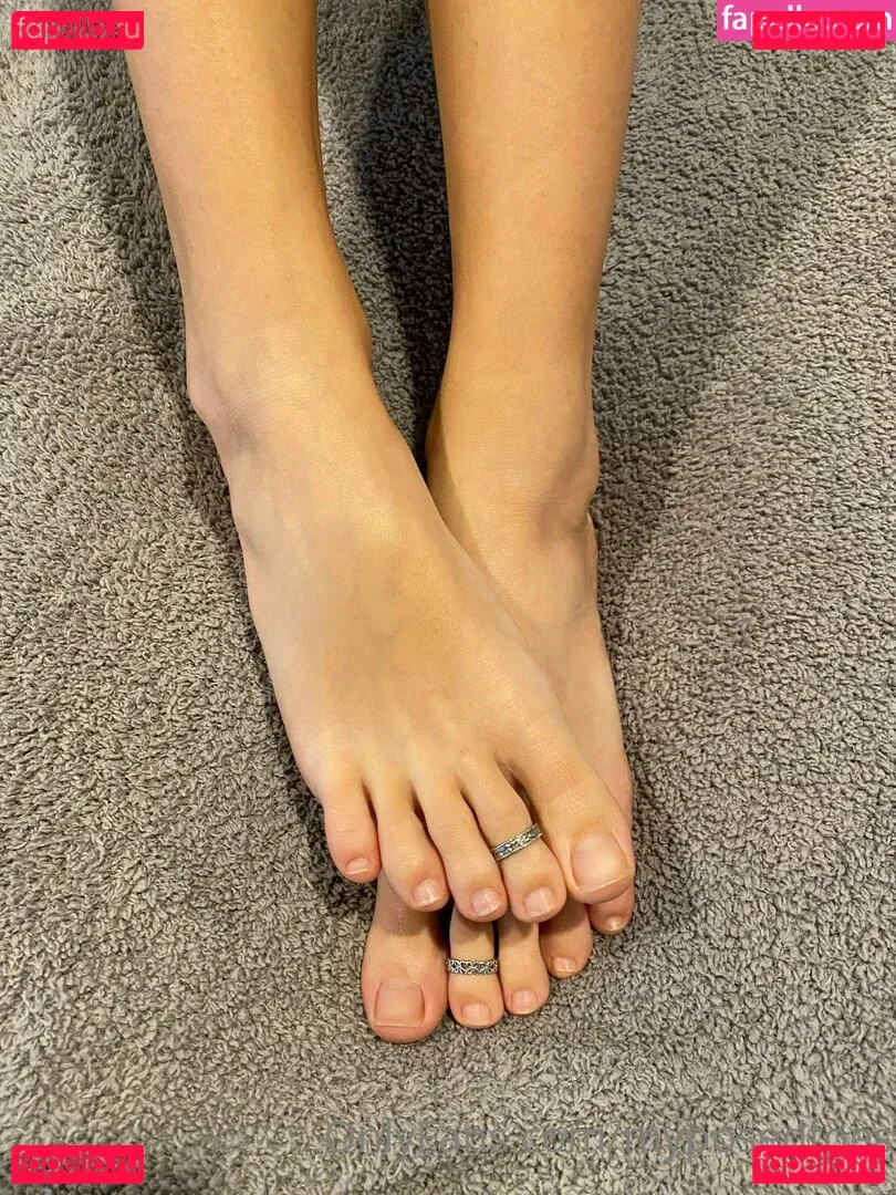 myposedtoes Onlyfans Photo Gallery 