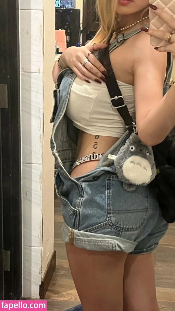 Anastasya Khosasih Onlyfans Photo Gallery 