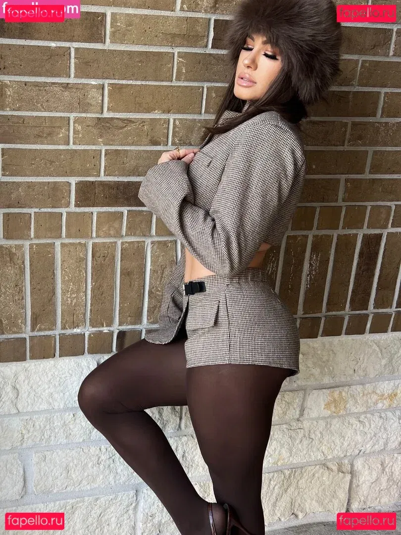 Brooke Adams Onlyfans Photo Gallery 