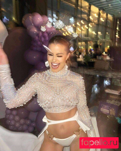 Brooke Adams Onlyfans Photo Gallery 