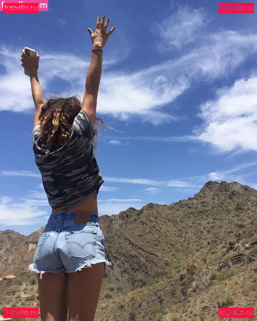 Vanessa Lengies Onlyfans Photo Gallery 