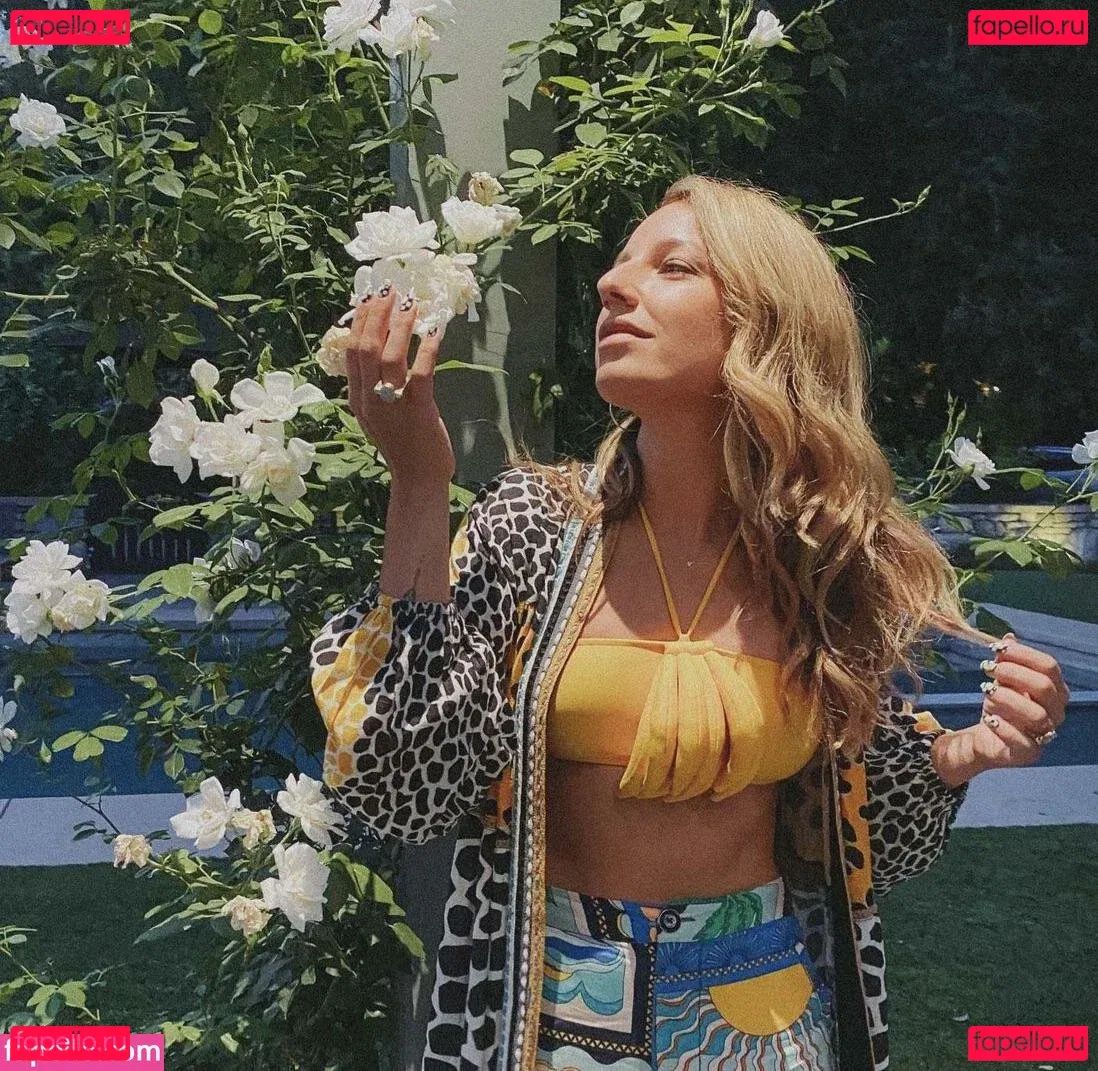 Vanessa Lengies Onlyfans Photo Gallery 