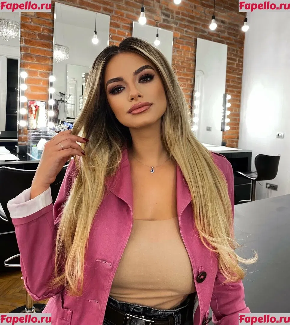 Andreea Ungur Onlyfans Photo Gallery 