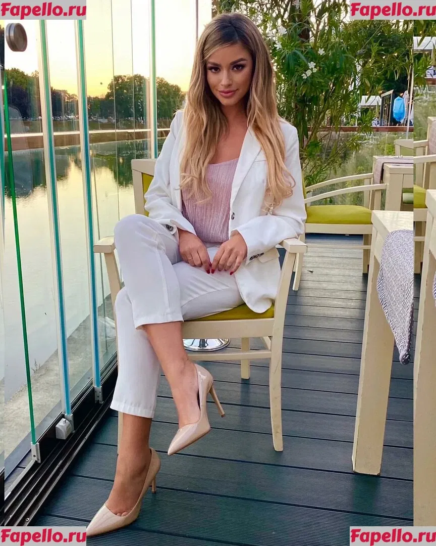 Andreea Ungur Onlyfans Photo Gallery 