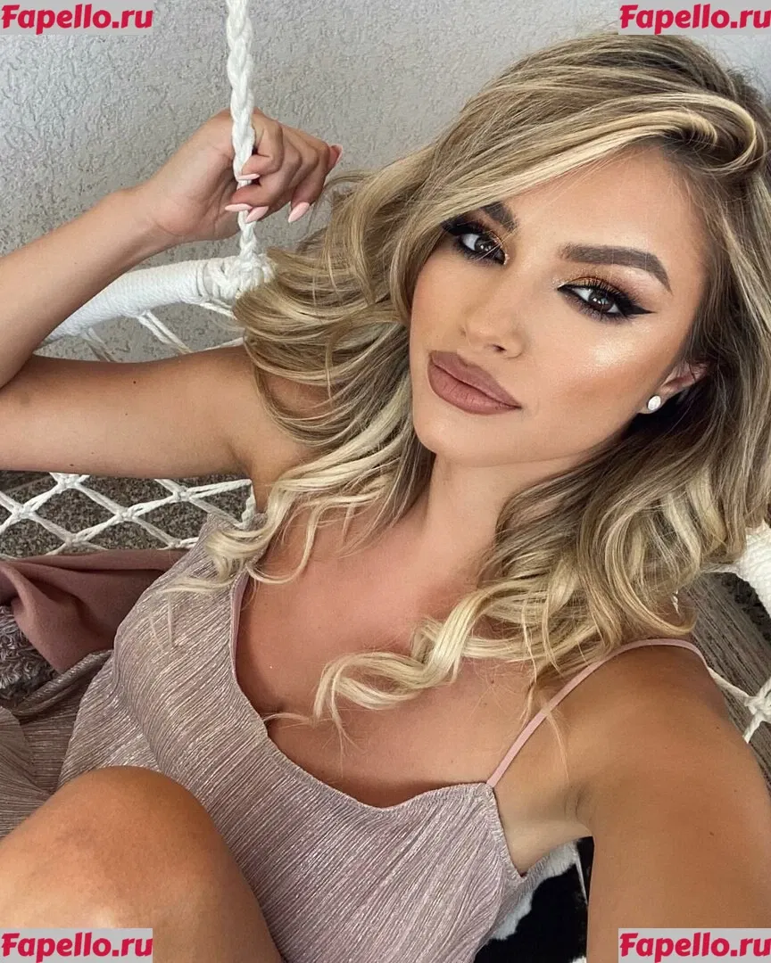 Andreea Ungur Onlyfans Photo Gallery 