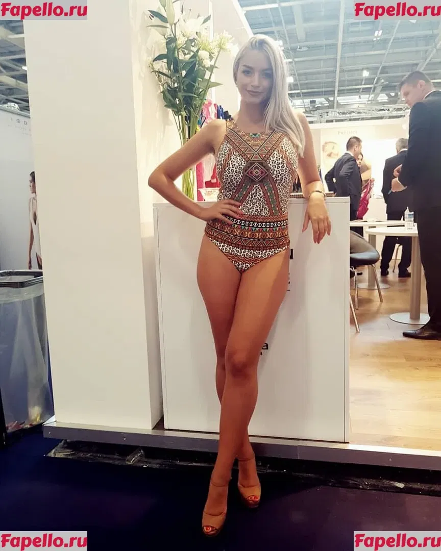 Andreea Ungur Onlyfans Photo Gallery 