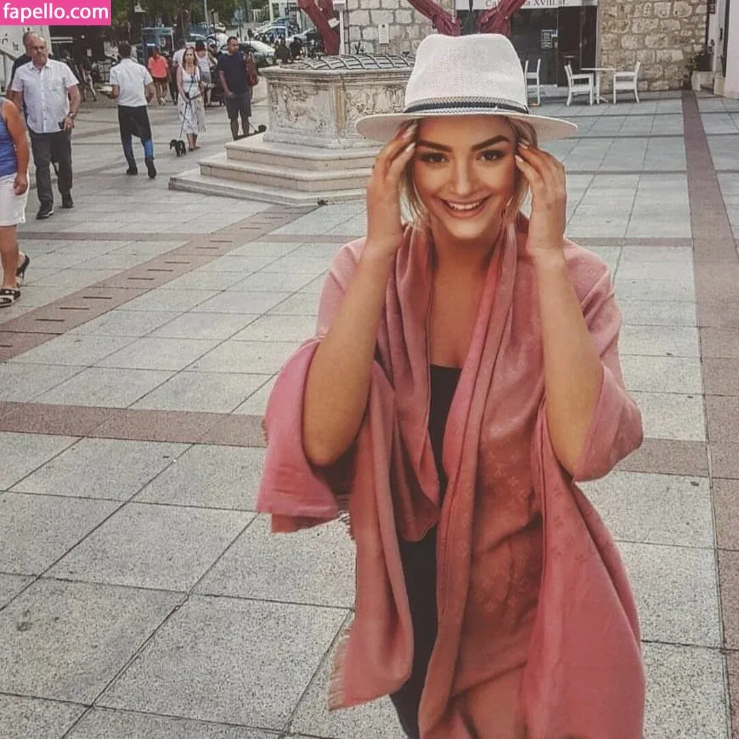 Andreea Ungur Onlyfans Photo Gallery 