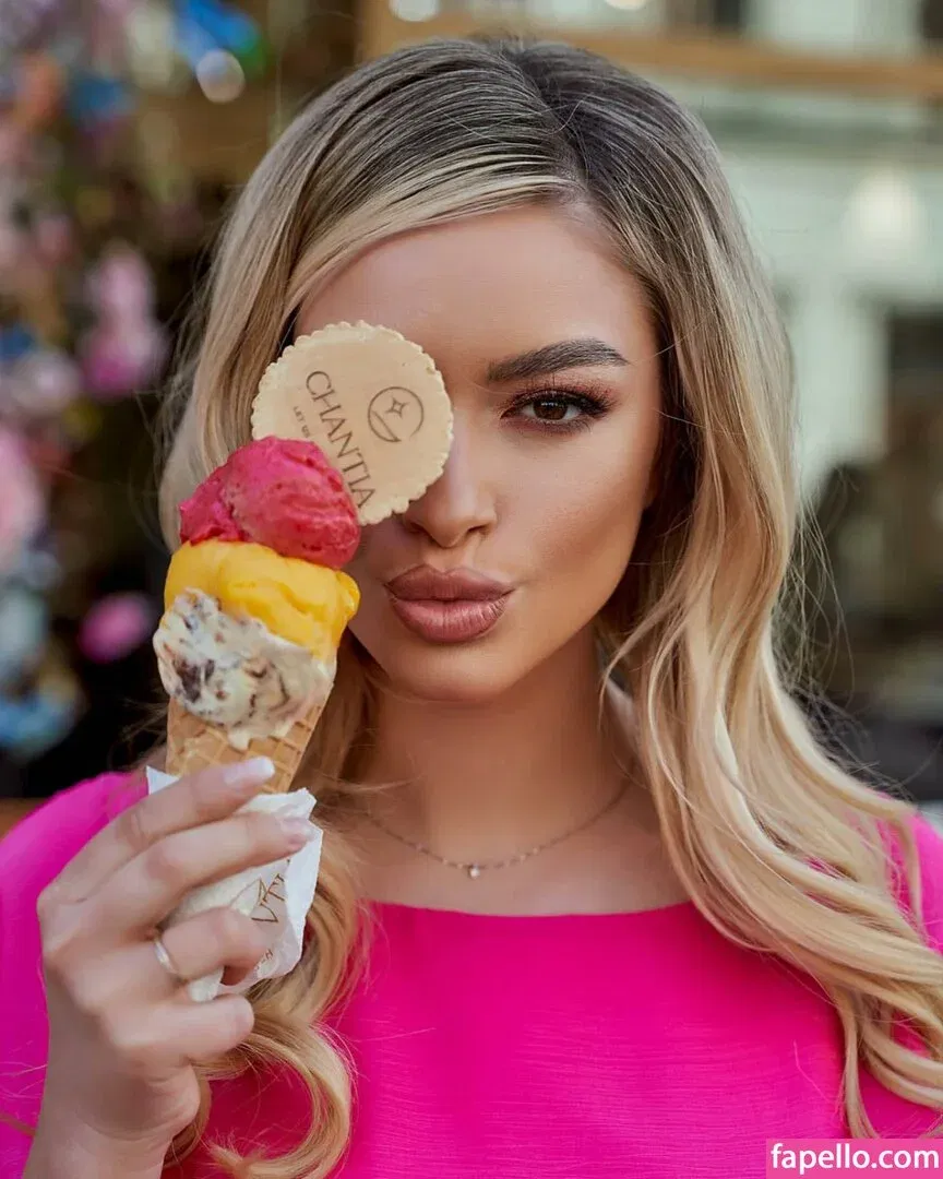 Andreea Ungur Onlyfans Photo Gallery 