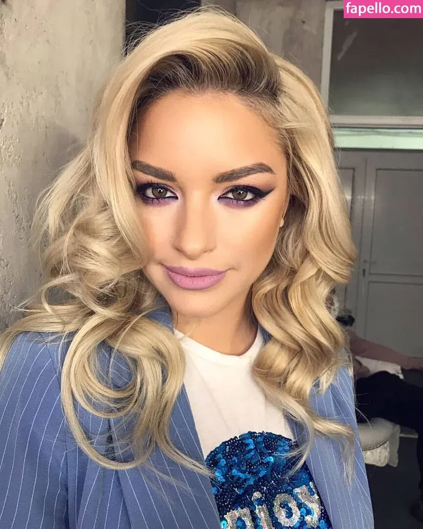 Andreea Ungur Onlyfans Photo Gallery 