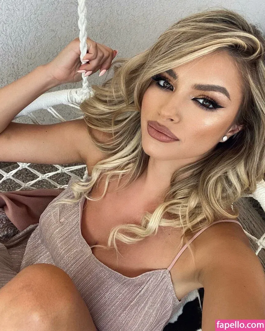 Andreea Ungur Onlyfans Photo Gallery 