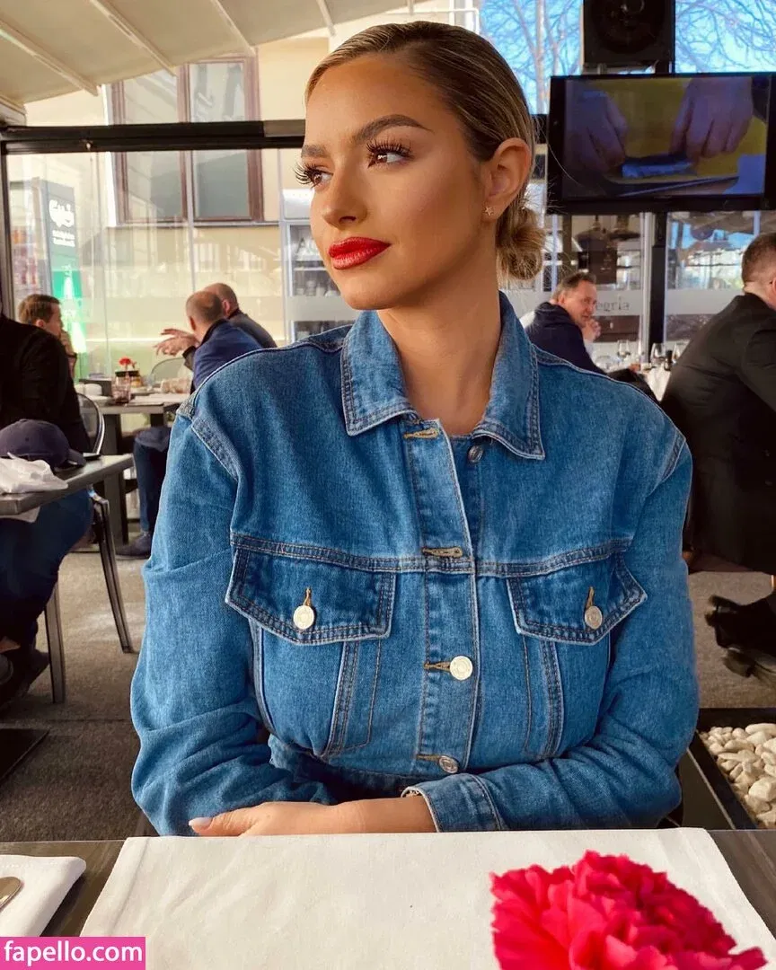 Andreea Ungur Onlyfans Photo Gallery 