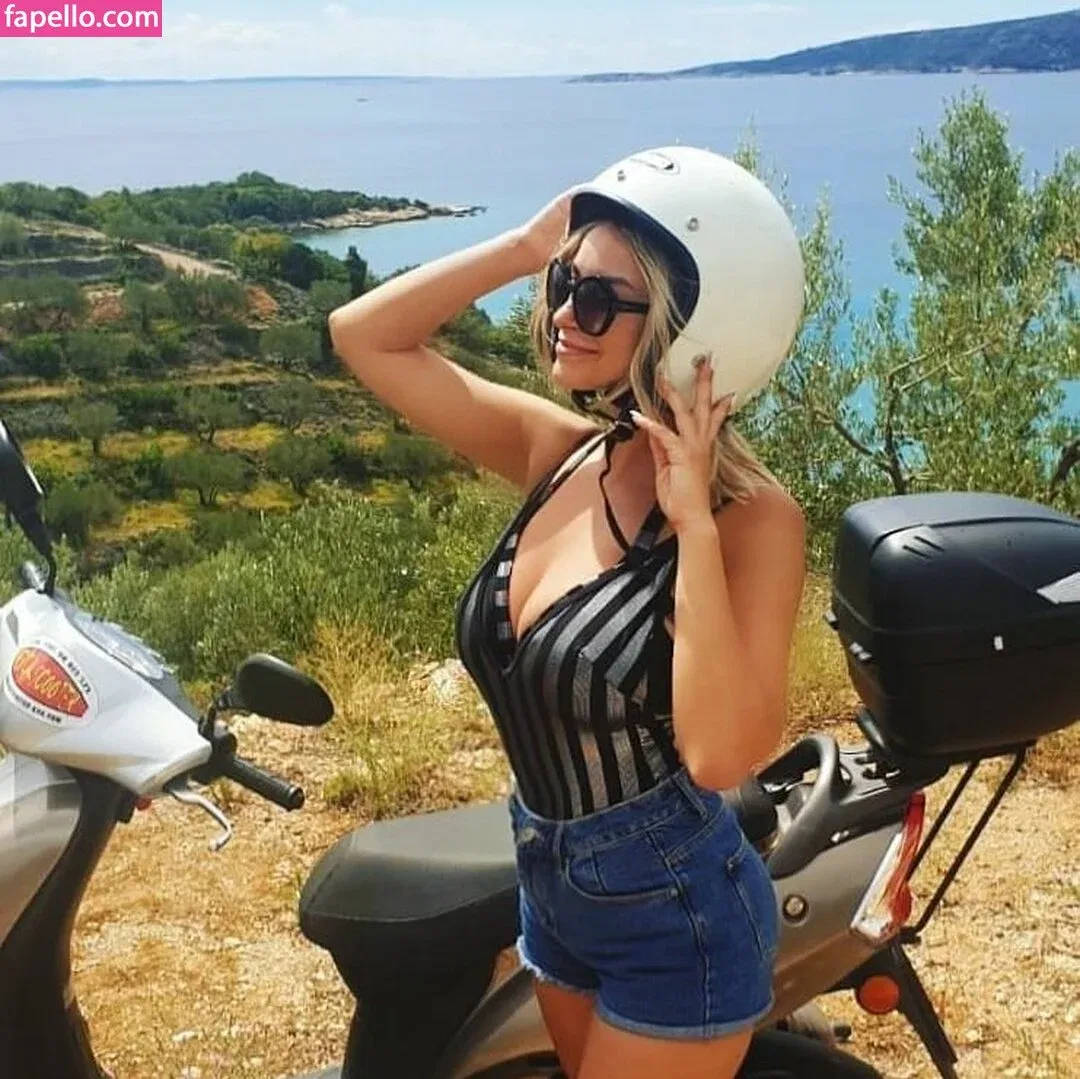 Andreea Ungur Onlyfans Photo Gallery 