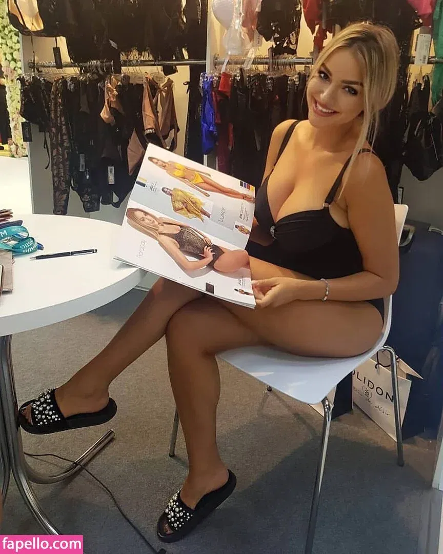 Andreea Ungur Onlyfans Photo Gallery 