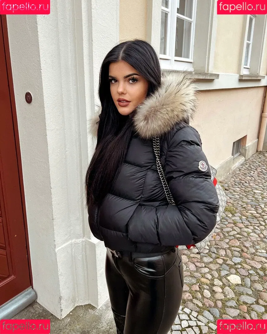 Lara Benjamina Winter Onlyfans Photo Gallery 