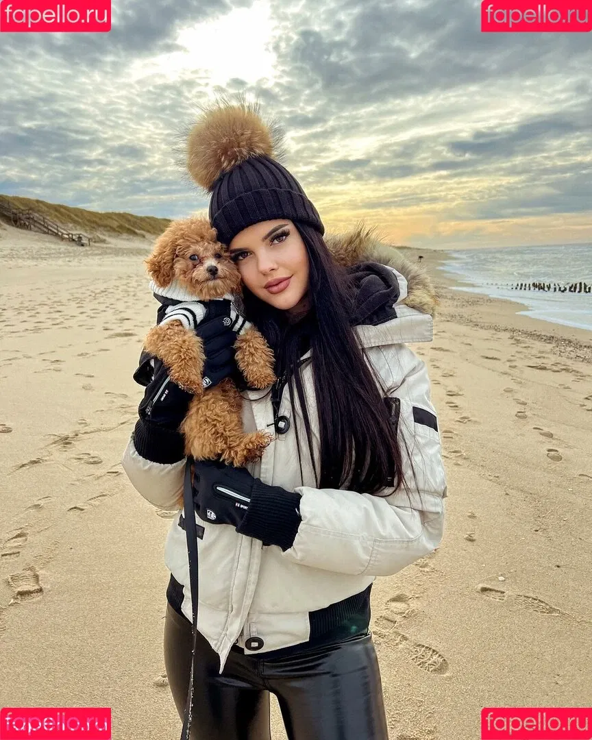 Lara Benjamina Winter Onlyfans Photo Gallery 