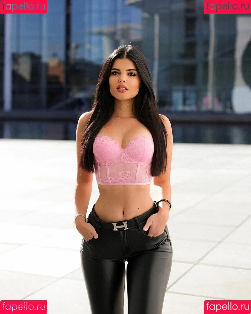 Lara Benjamina Winter Onlyfans Photo Gallery 