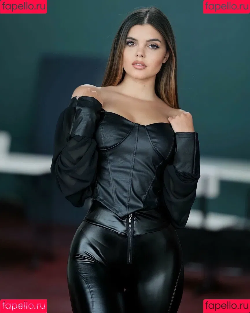 Lara Benjamina Winter Onlyfans Photo Gallery 