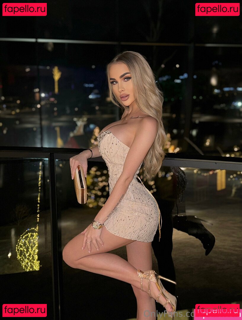 elissa_a / elissazkh Onlyfans Photo Gallery 