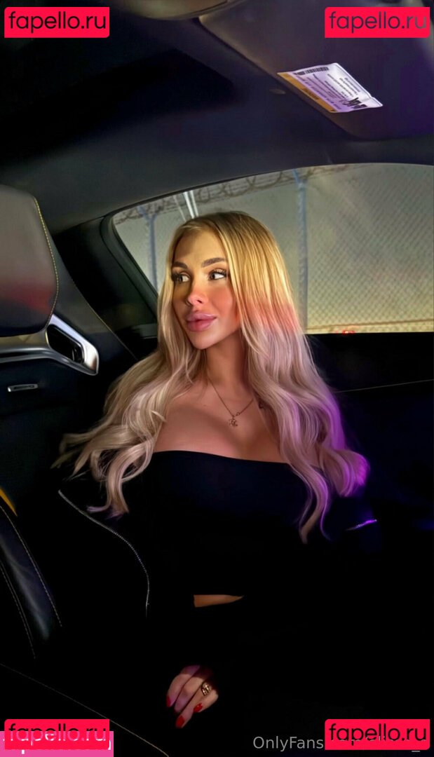 elissa_a / elissazkh Onlyfans Photo Gallery 