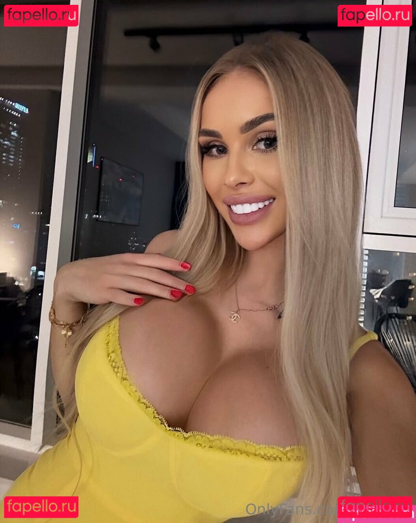 elissa_a / elissazkh Onlyfans Photo Gallery 